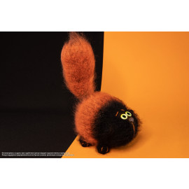 Кот оранжевый с большим хвостом - фото - 1